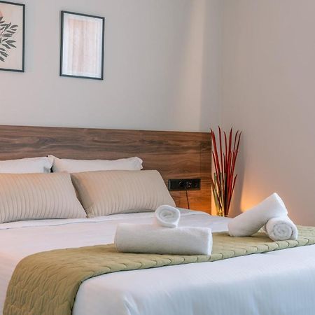 Brand New Suites In City Center Iraklion Buitenkant foto
